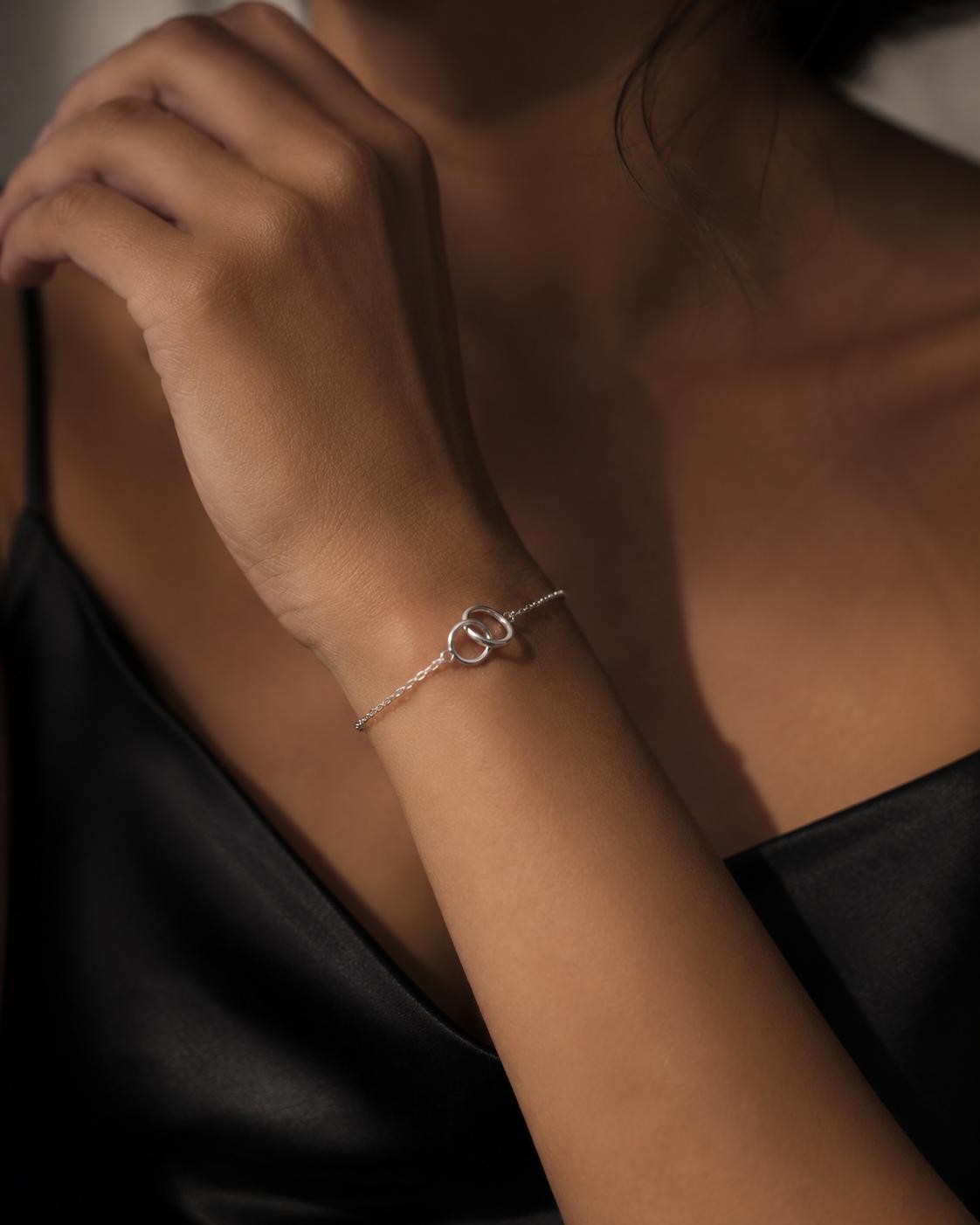 925 Sterling Silver Forever Interlocking Circle Bracelet - Image 5