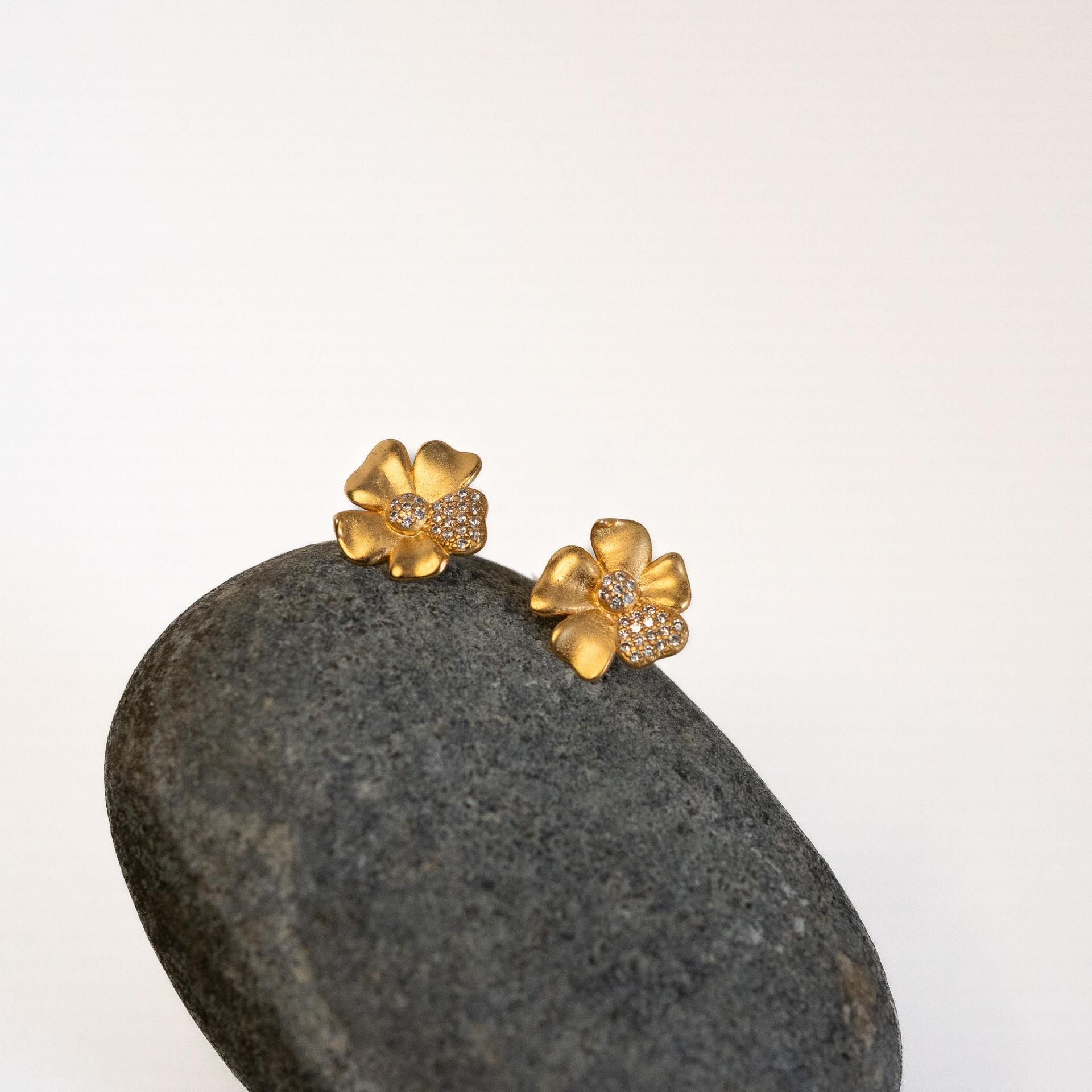 925 Sterling Silver With 22k Gold Plated Aurora Bloom Earring - Image 2