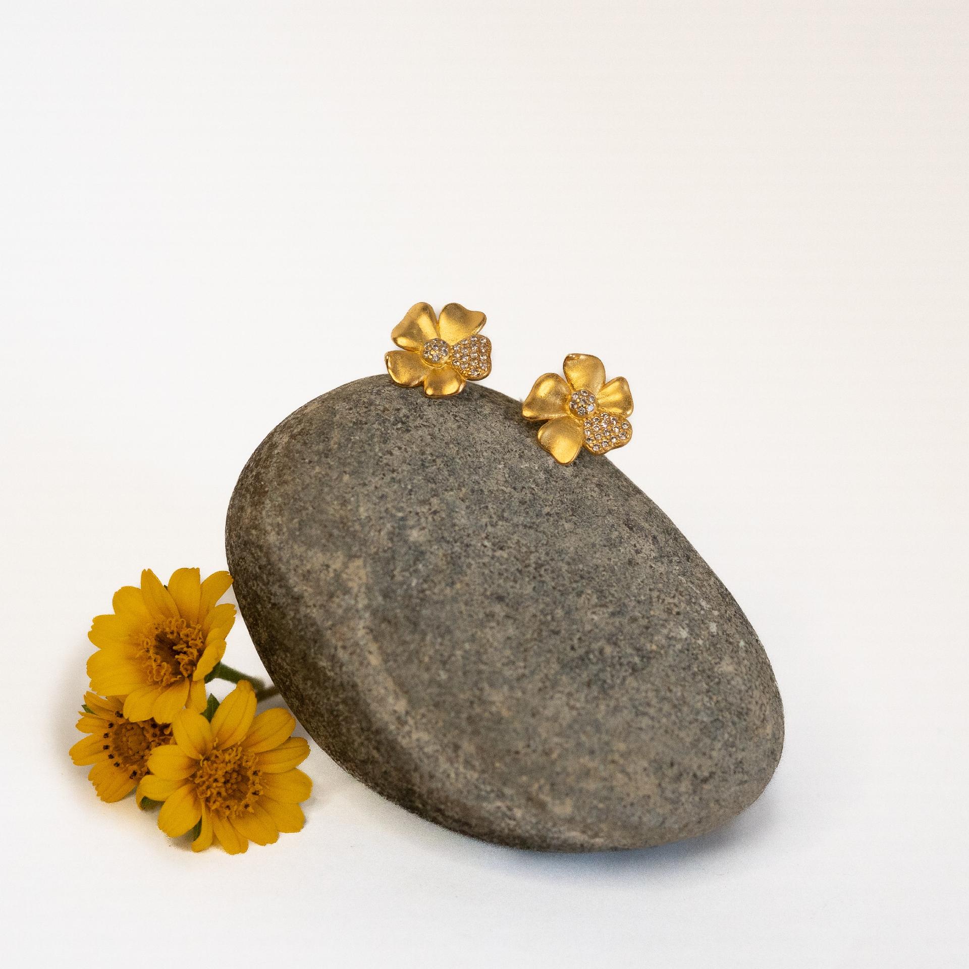 925 Sterling Silver With 22k Gold Plated Aurora Bloom Earring - Image 3