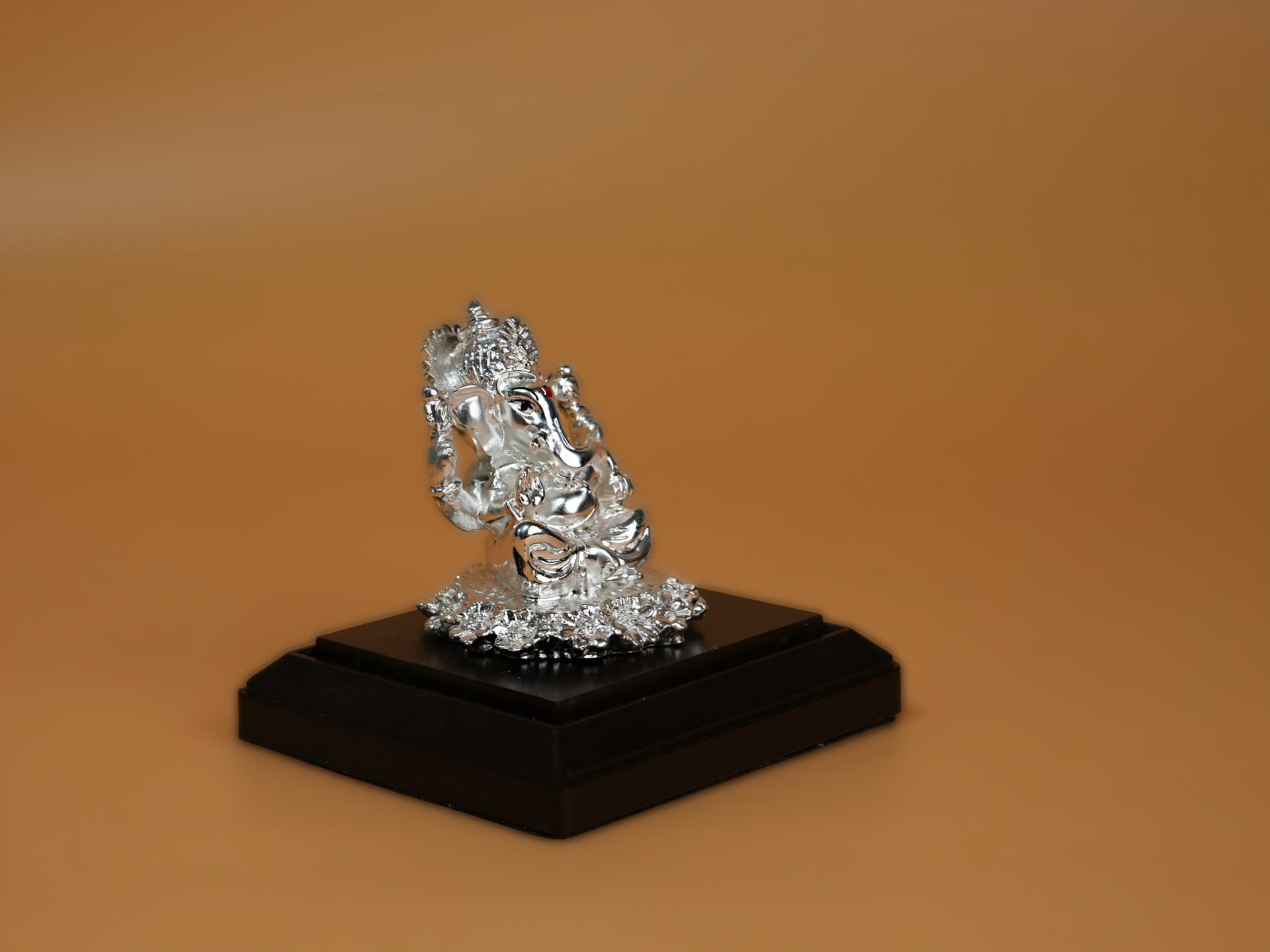 999 Silver Divya Lord Ganesha Idol With Premium Display Case - Image 3