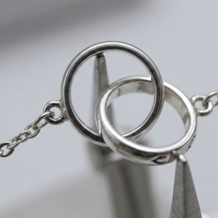 925 Sterling Silver Forever Interlocking Circle Jewellery Bracelet - Image 3